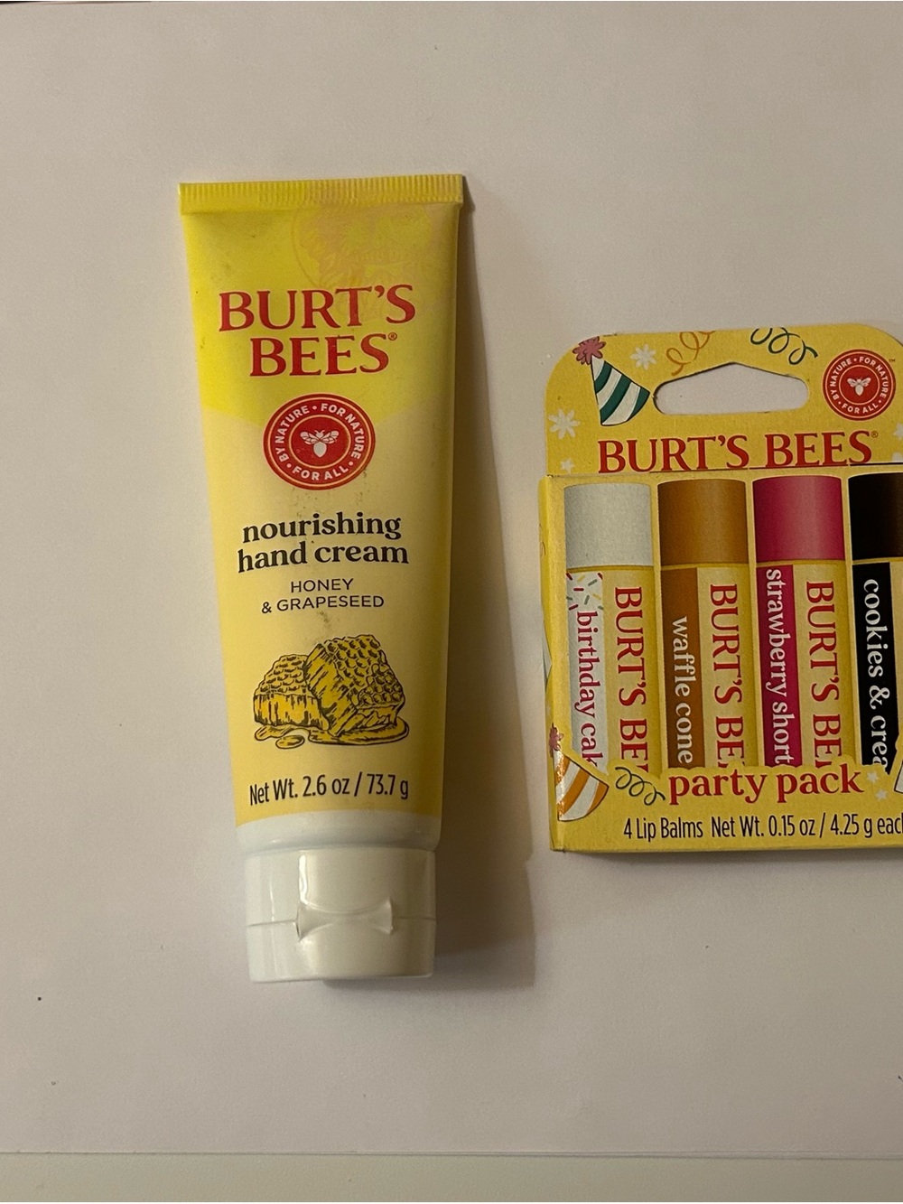 3/30$🍑 Burt's Bees Nourishing Hand Cream - Yellow